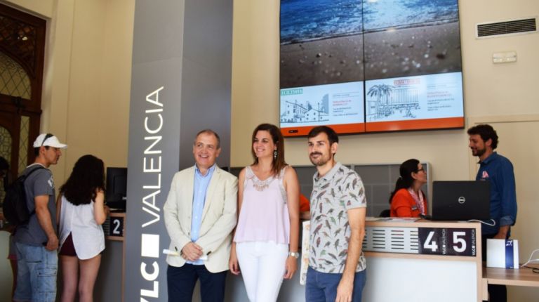 El Ayuntamiento de València abre una Oficina de Turismo de vanguardia en su propio edificio