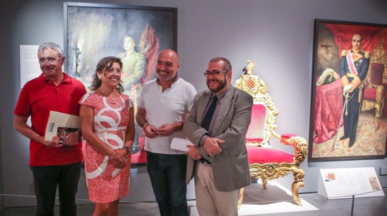 El MuVIM pone las formas de representación del poder frente al espejo