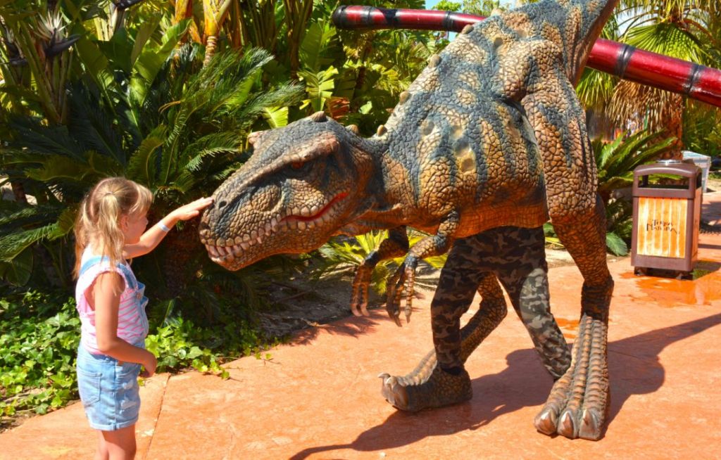  Llegan dos dinosaurios animados T-rex a Terra Natura Benidorm