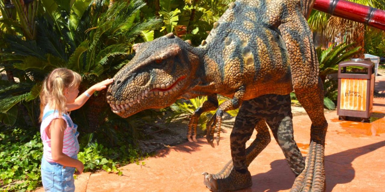  Llegan dos dinosaurios animados T-rex a Terra Natura Benidorm