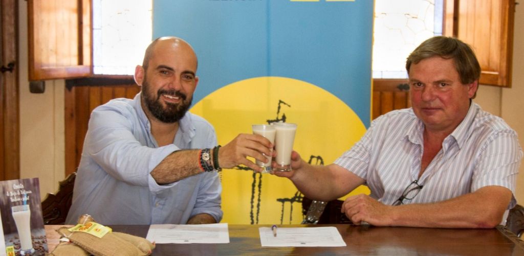  La horchata  es  la bebida oficial del Xufa Rock que se celebra la noche de San Juan en la Playa de Alboraya