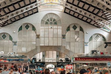 El Mercado Central de València anima a sus clientes a disfrutar del Día Mundial de la Alimentación saboreando sus productos frescos y de alimentación