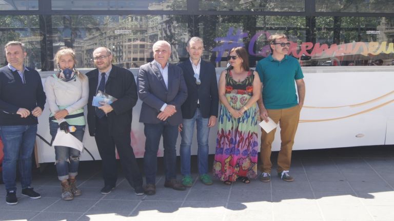 Diputación, Generalitat y Ayuntamiento presentan #Corremuseus, el autobús cultural que promociona el día de los museos