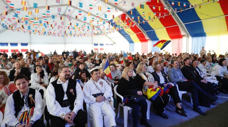 La comunidad rumana celebra en l'Alfàs del Pi su Día Nacional