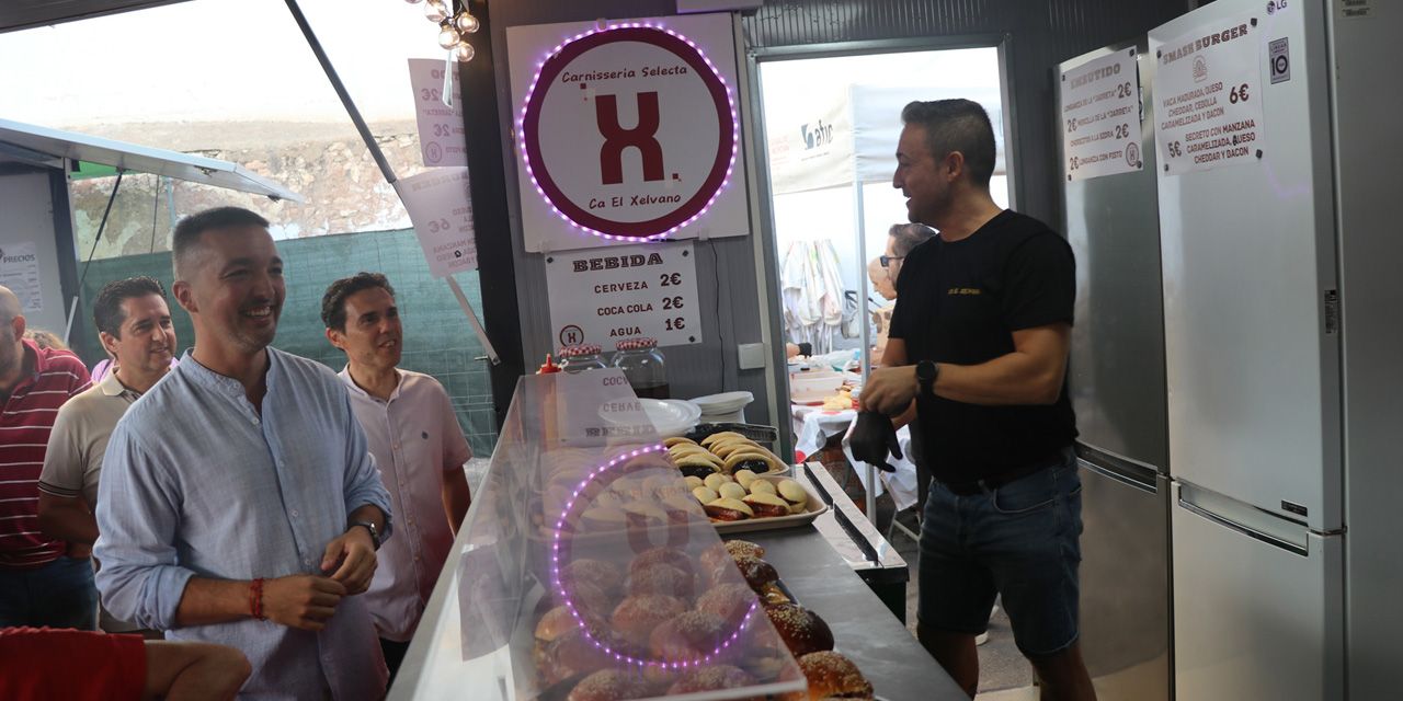 El parking de La Cultural acoge la Feria “A mos redó” hasta el próximo domingo