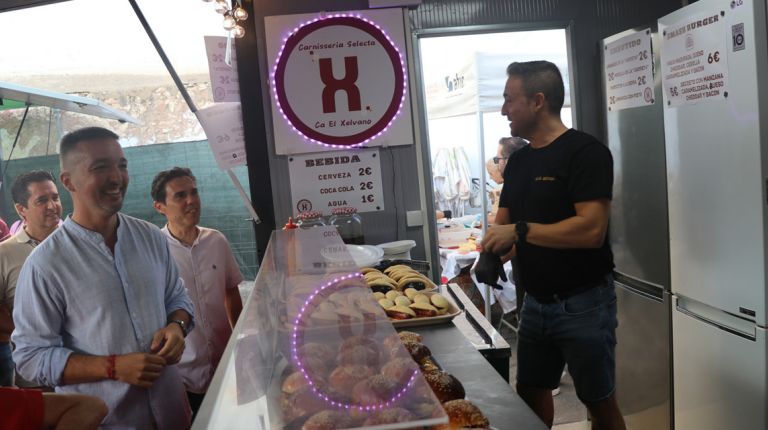 El parking de La Cultural acoge la Feria “A mos redó” hasta el próximo domingo 