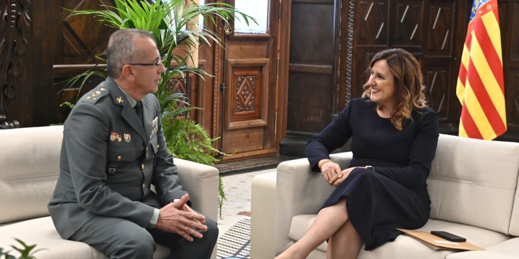  Catalá recibe al general Fernández de Luz