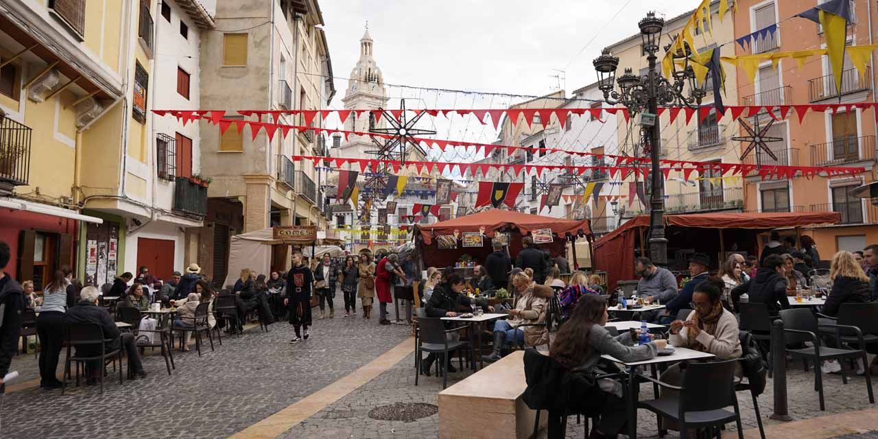  Xàtiva inaugura el Mercado medieval con 65 tiendas de artesanía y comestibles 